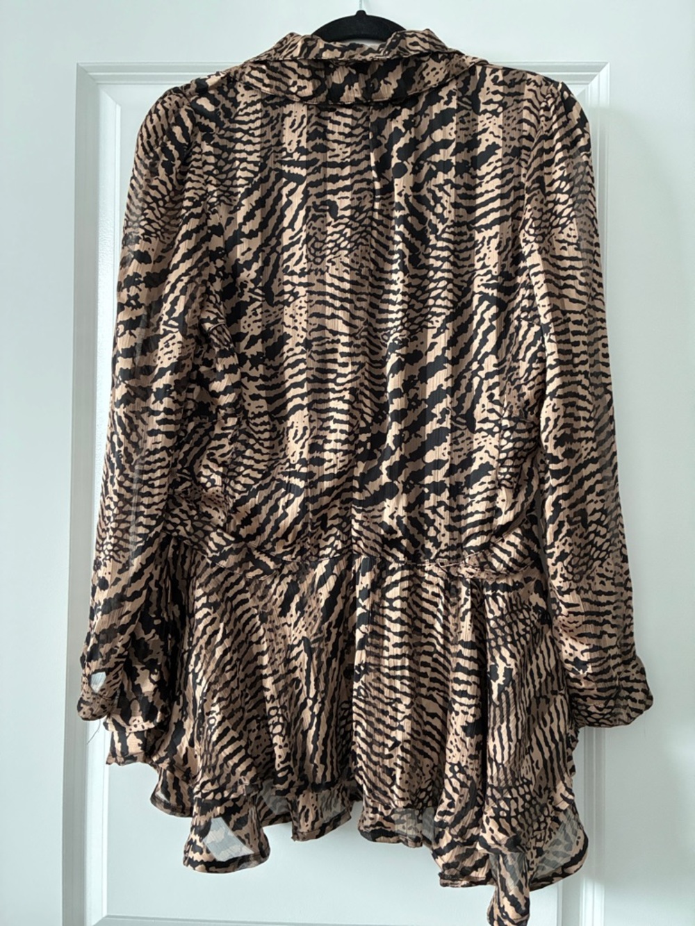 Tango Mango Size M Leopard Button-Down Collared Ruffled Blouse - Picture 2 of 7